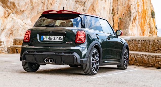 Model Year 2022. Mini apura John Cooper Works com discreta atualização