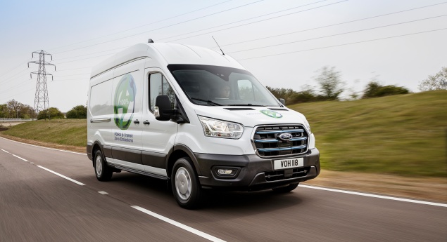 Ford inicia programa de testes com furgão E-Transit na Europa