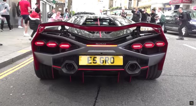 Apenas 63. Primeiro Lamborghini Sián a "descer à terra" foi visto em Londres!