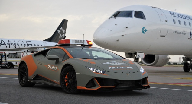 Lamborghi Huracán Evo é o novo "follow-me car" do aeroporto de Bolonha