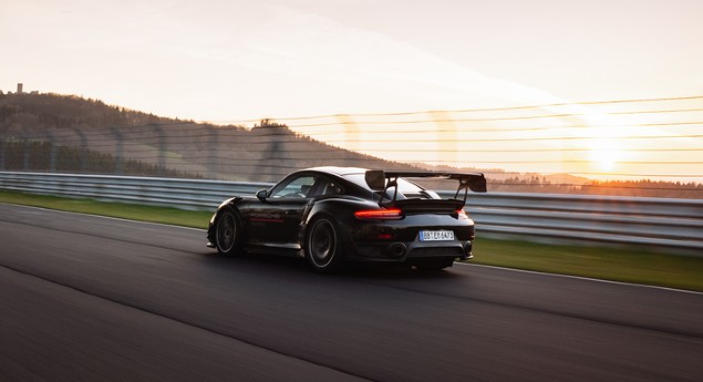 E vai mais um! Porsche 911 GT2 RS arrebata novo recorde no Nordschleife