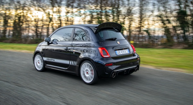 Abarth 695 Esseesse. O mais rápido da gama para 1390 colecionadores