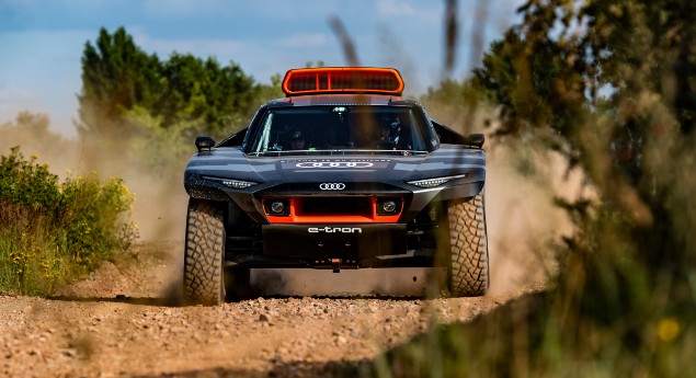 Para atacar o Dakar 2022. Audi apresenta o RS Q E-Tron