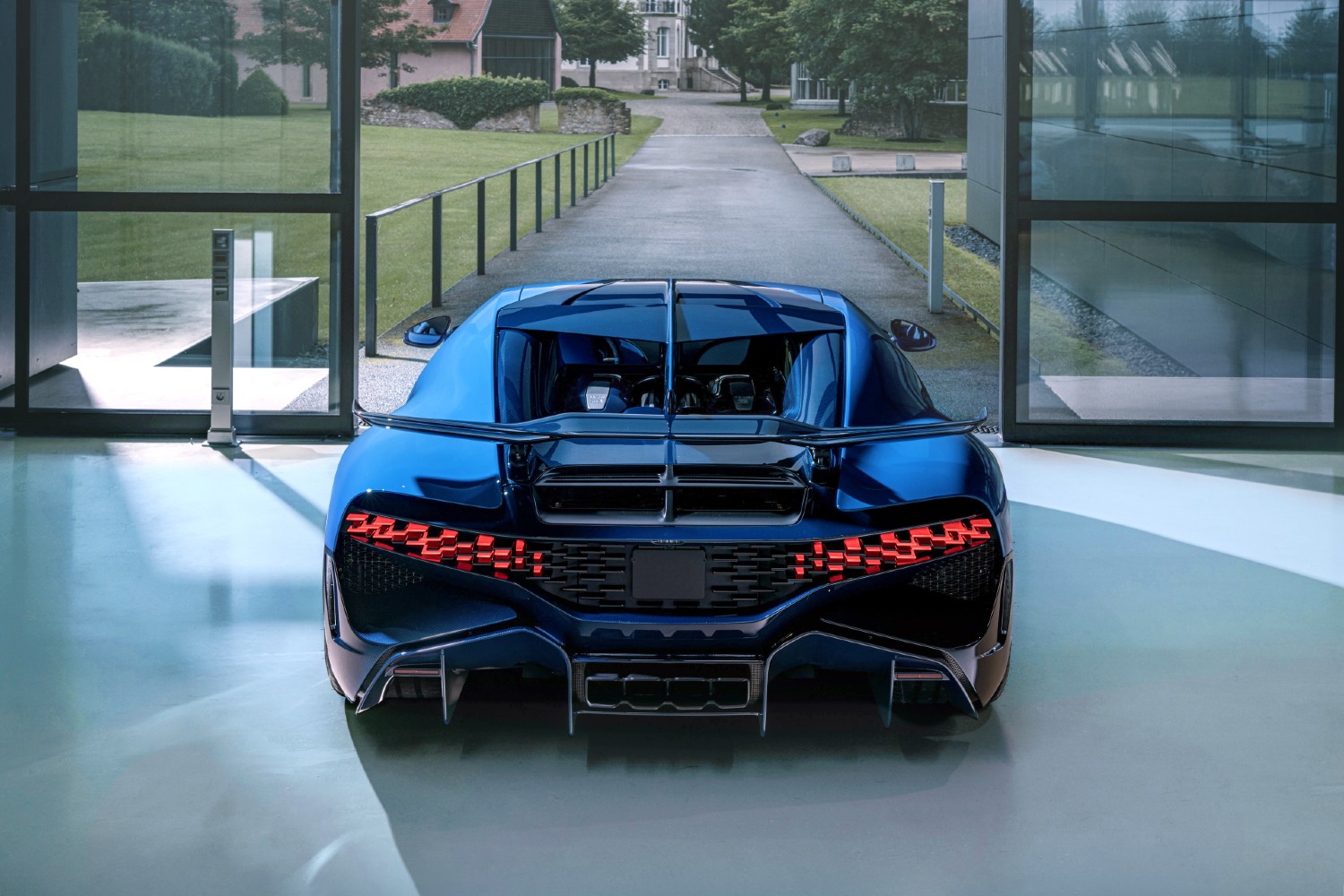 Fortemente personalizado e único, o Bugatti Divo mantém intocada a carroçaria e, naturalmente, o W16