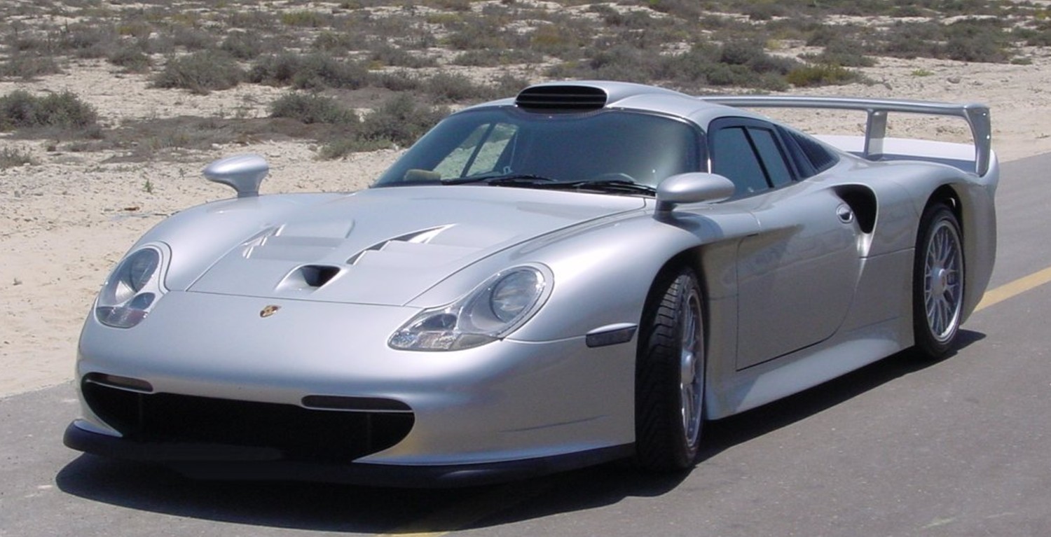 A versão de estrada do Porsche 911 GT1