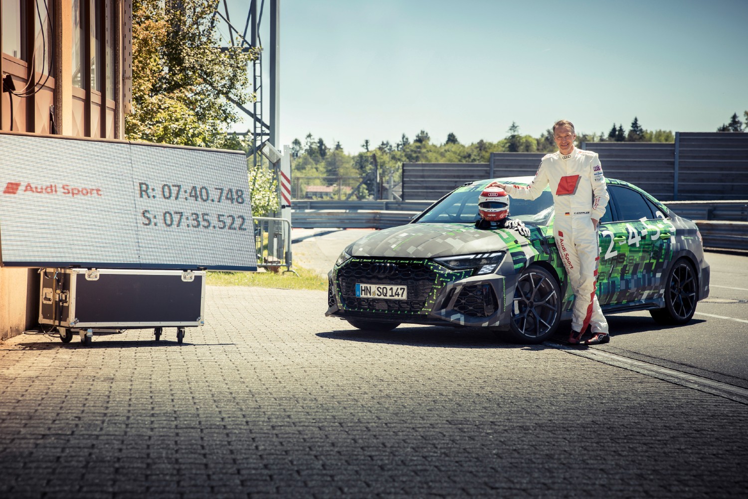 O momento da consagração do Audi RS3 como compacto mais rápido no Nürburgring