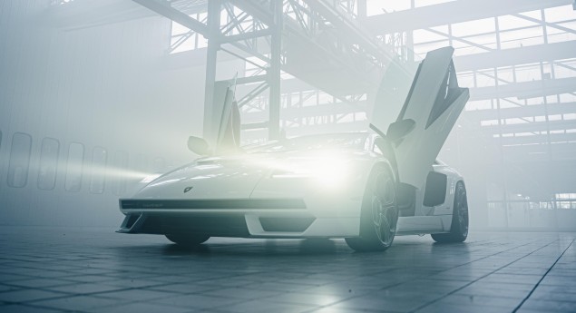 Com V12... híbrido. Lamborghini apresenta o novo Countach LPI 800-4 em Monterey