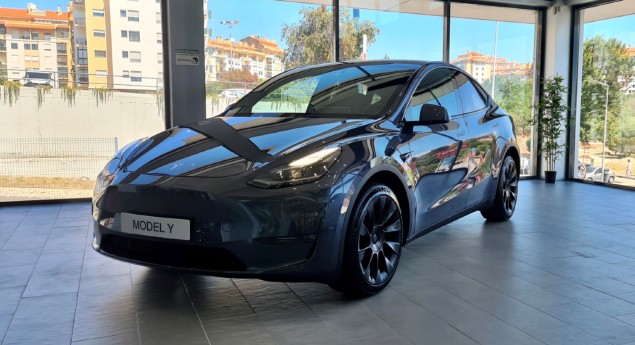 Preços e entregas definidos. Tesla Model Y já chegou em Portugal