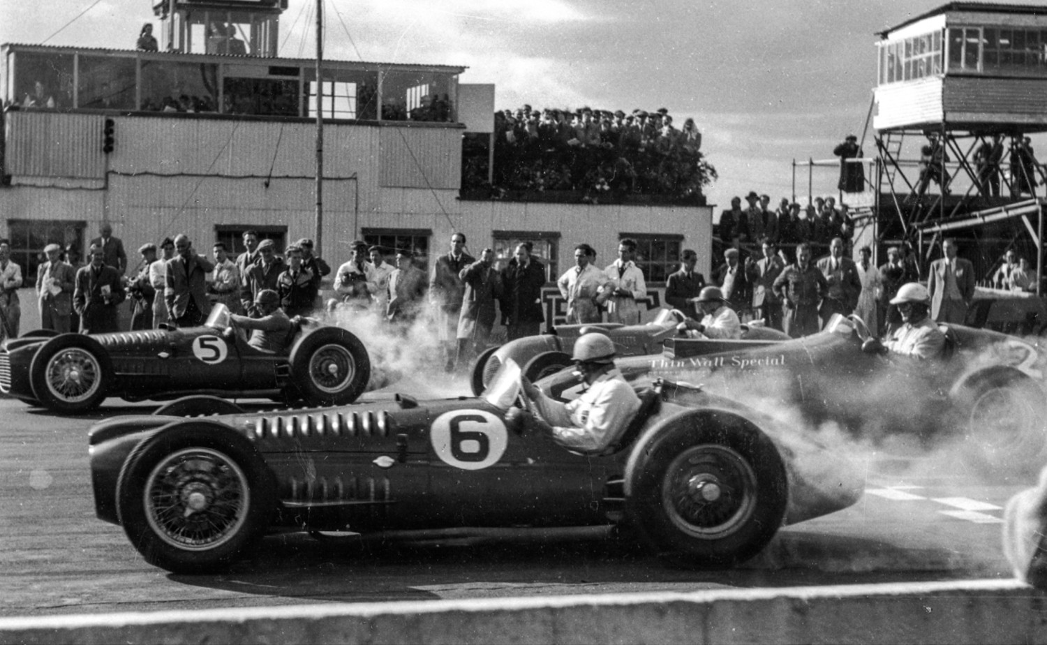 Um momento histórico, com os dois BRM à frente, na partida para a corrida de Goodwood de 1953. Foto: BRM