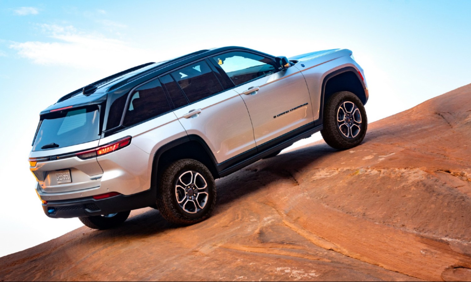 O Grand Cherokee de cinco lugar pode adoptar sistema de tracção integral "inteligente"