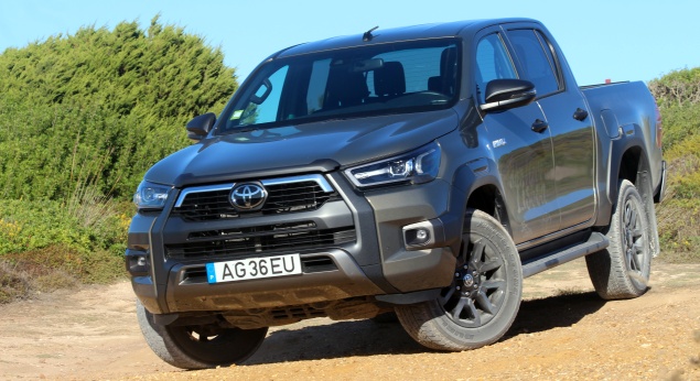 Toyota Hilux Invincible 2.8 D. Novo motor não é tudo