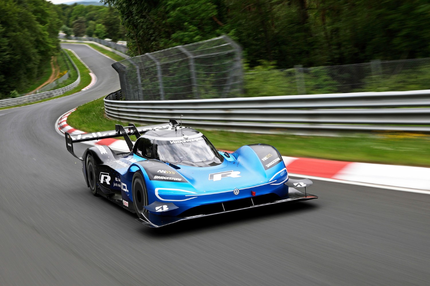 O Volkswagen ID.R continua sendo o elétrico mais rápido em Nürburgring