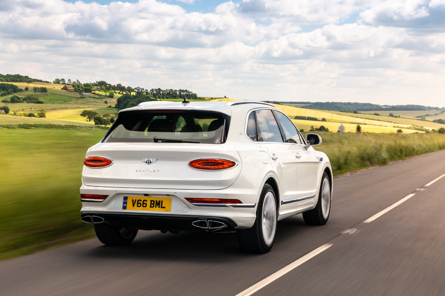 Embora com mais de2600 kg de peso, o Bentayga Hybrid consegue ir dos 0 aos 100 km/h em apenas 5,5 segundos 