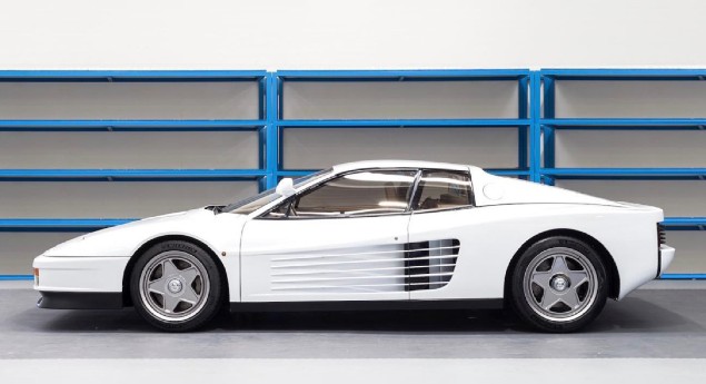 Mais que um restauro. Eis o Ferrari Testarossa by Officine Fioravanti