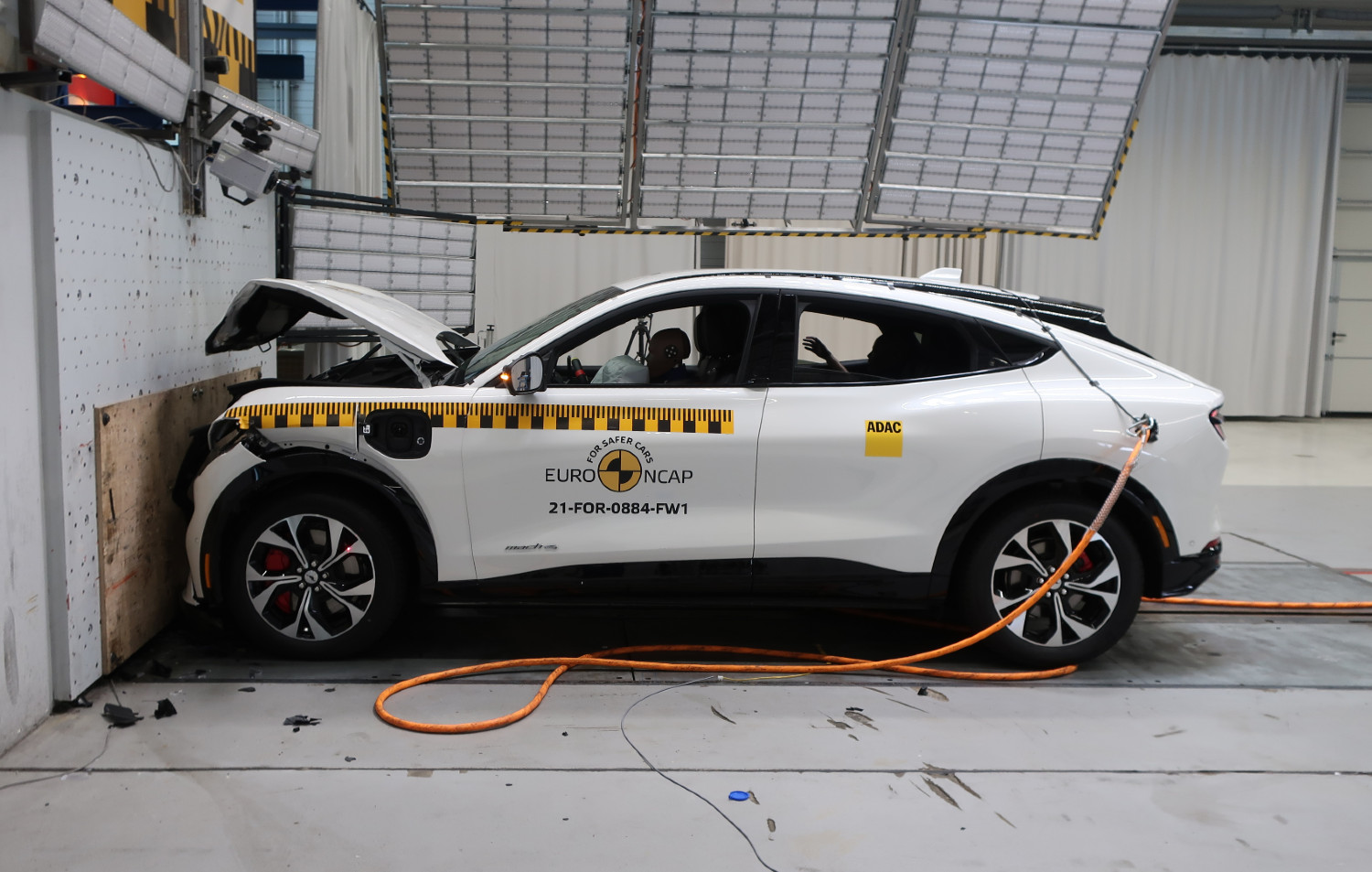 O Ford Mustang Mach-E no teste de colisão frontal do Euro NCAP