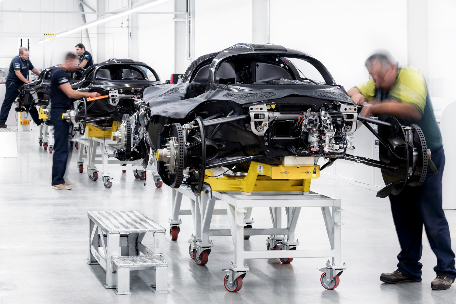 A linha de montagem onde serão fabricados as apenas 150 unidades do Aston Martin Valkyrie