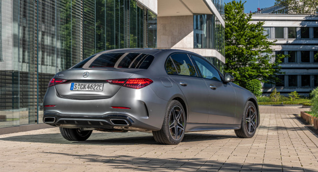 Com preços definidos. Mercedes Classe C 300e já disponível para encomenda