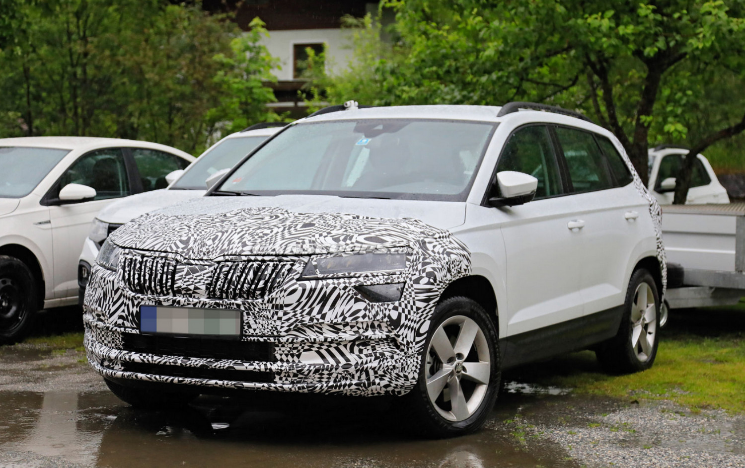 O renovado Skoda Karoq, ainda de camuflado. Foto: Motor1