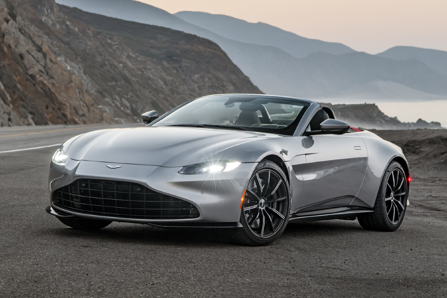 O Aston Martin Vantage Roadster foi a novidade mais recente na atual gama Vantage