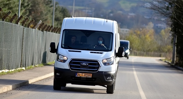 Ford E-Transit. Já conduzimos os primeiros protótipos