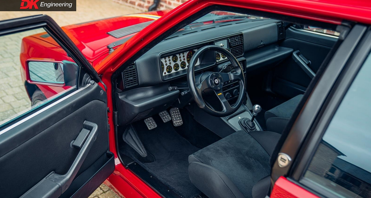 Apesar das décadas de existência que já soma, este Lancia Delta Integrale Evo II Edizione Finale mantém-se um brinco!...