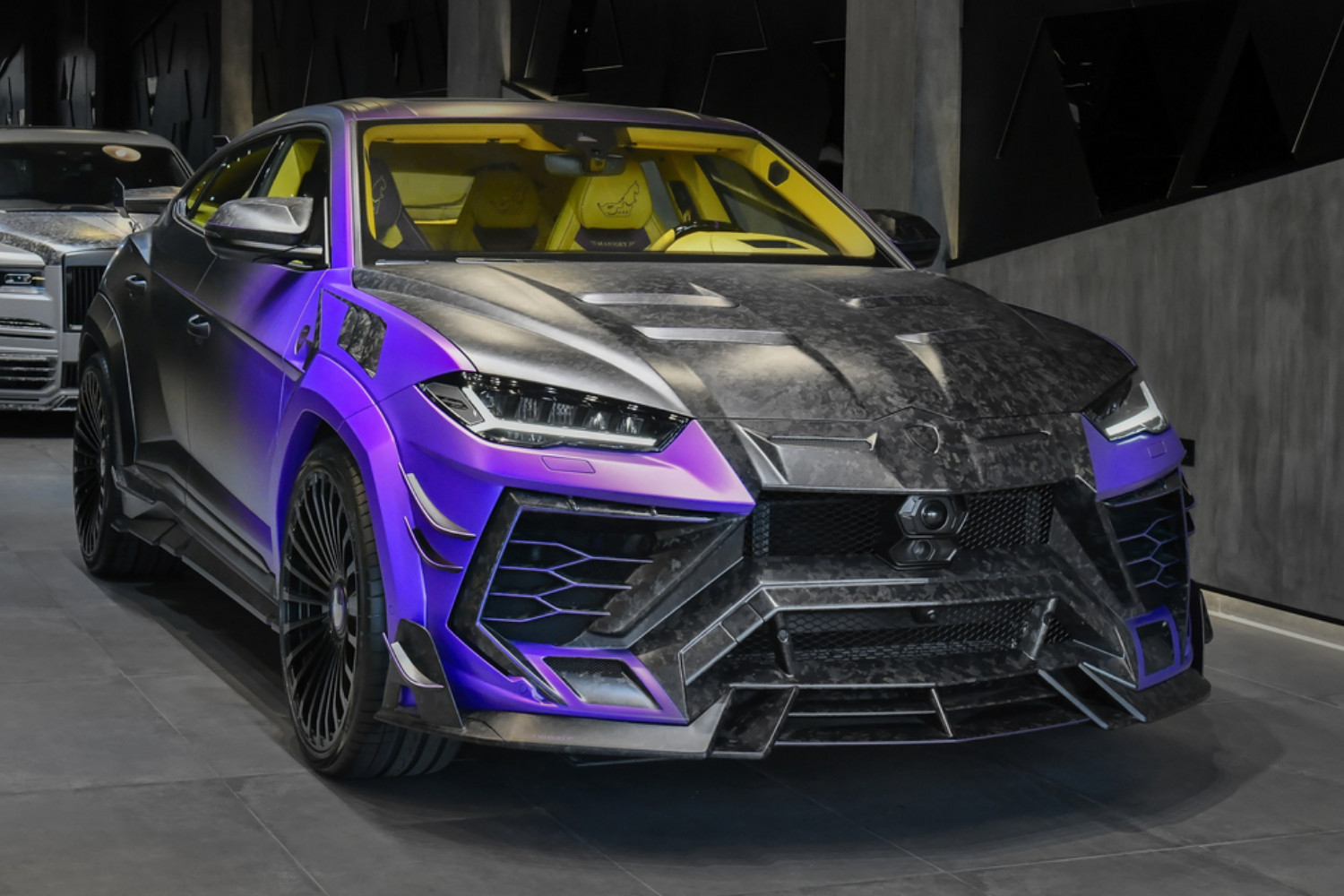 O Lamborghini Urus especialmente modificado é um dos modelos que passa a fazer parte da oferta da Mansory nos Emirados... 