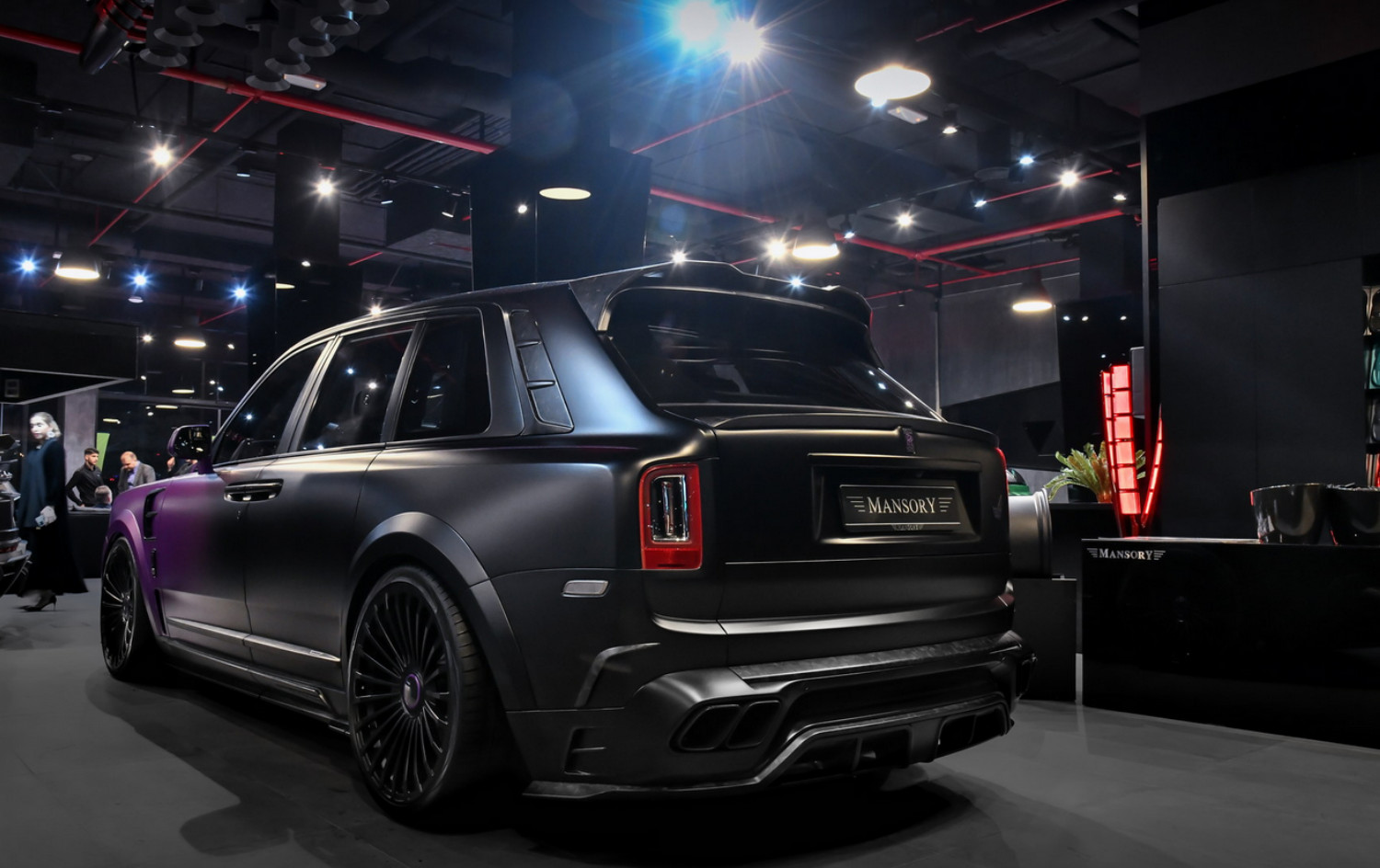 O Rolls-Royce Cullinan by Mansory