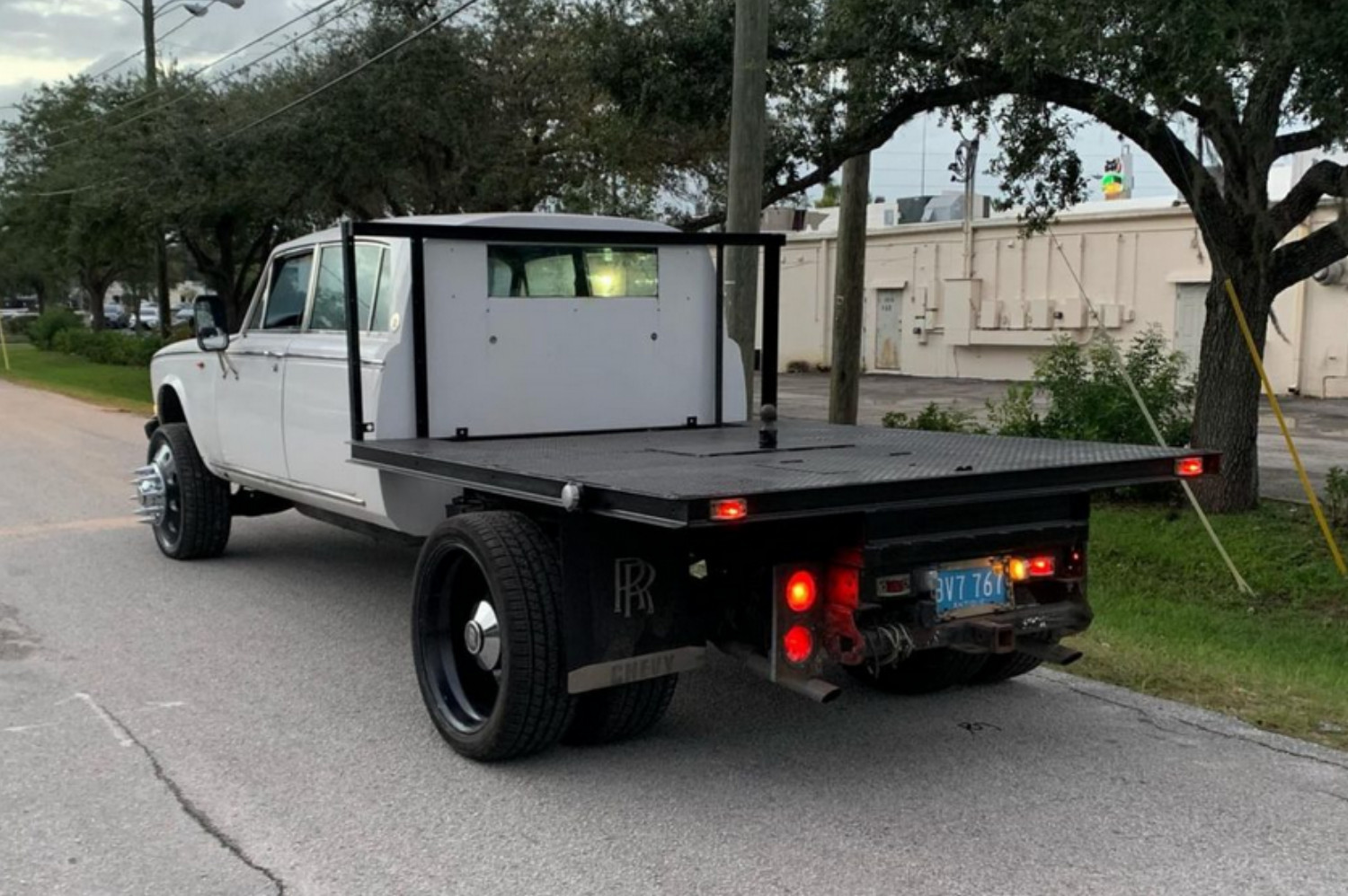 Claramente um carro de trabalho, esta é a primeira pick-up na "história" da Rolls-Royce