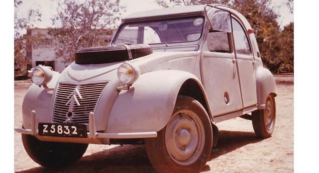 Citröen 2CV que cruzou o Sahara procura dono...