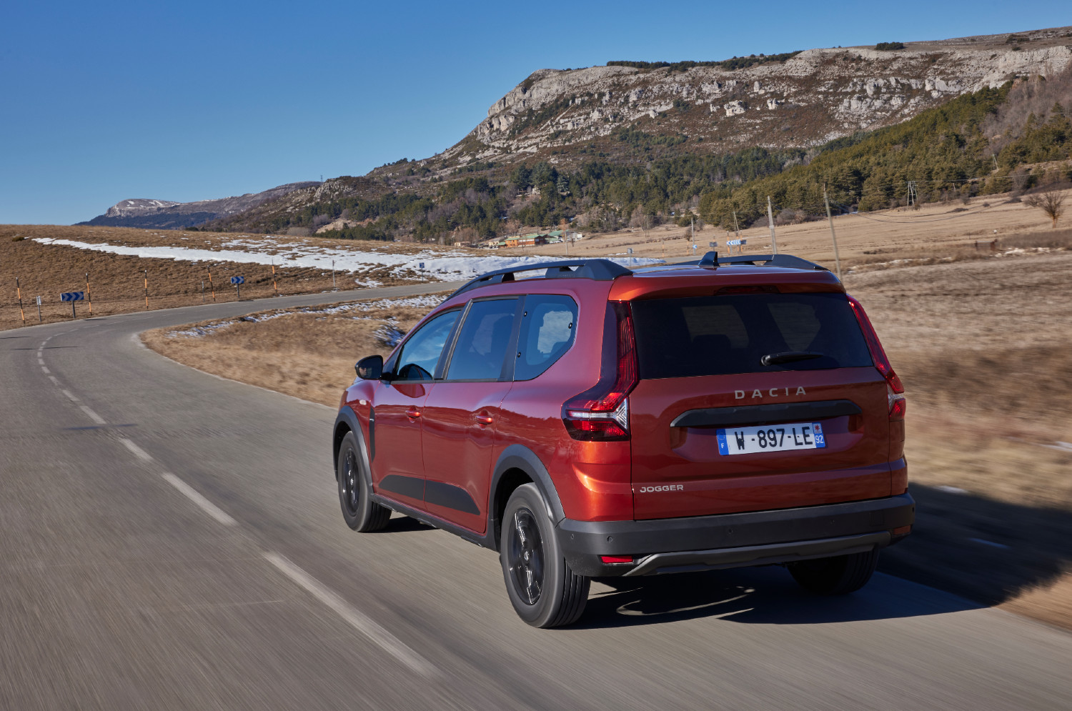 Conduzido pela primeira vez nas estradas francesas, o Dacia Jogger mostrou-se confortável e de condução fácil