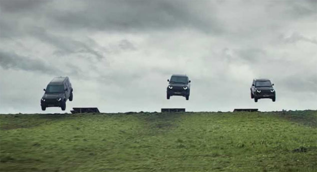 Land Rover Defender. Não é, mas devia ser o novo carro de James Bond!