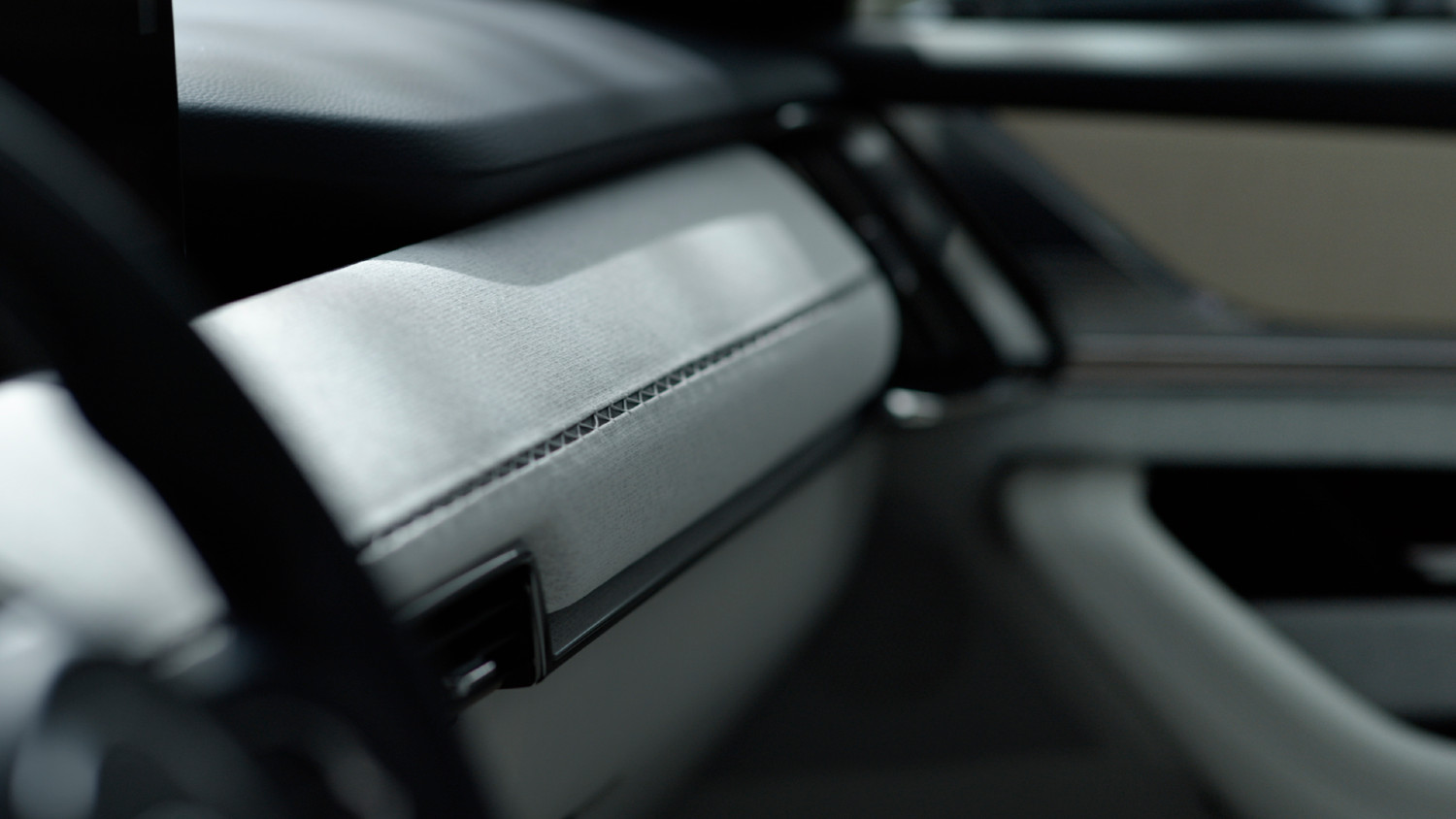 O teaser com um dos pormenores que marcam a diferença no habitáculo do futuro Mazda CX-60