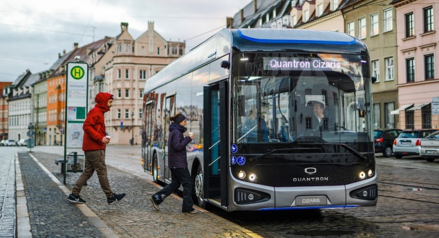 Quantron revela autocarro elétrico Cizaris de 12 metros