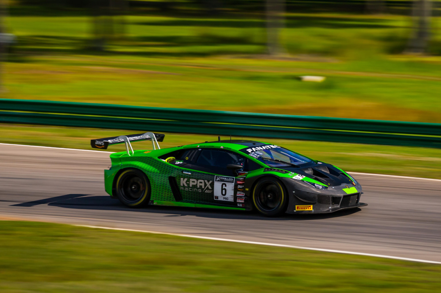 O Lamborghini Huracán GT3 EVO, uma das versões para uso exclusivo em pista... e em competição