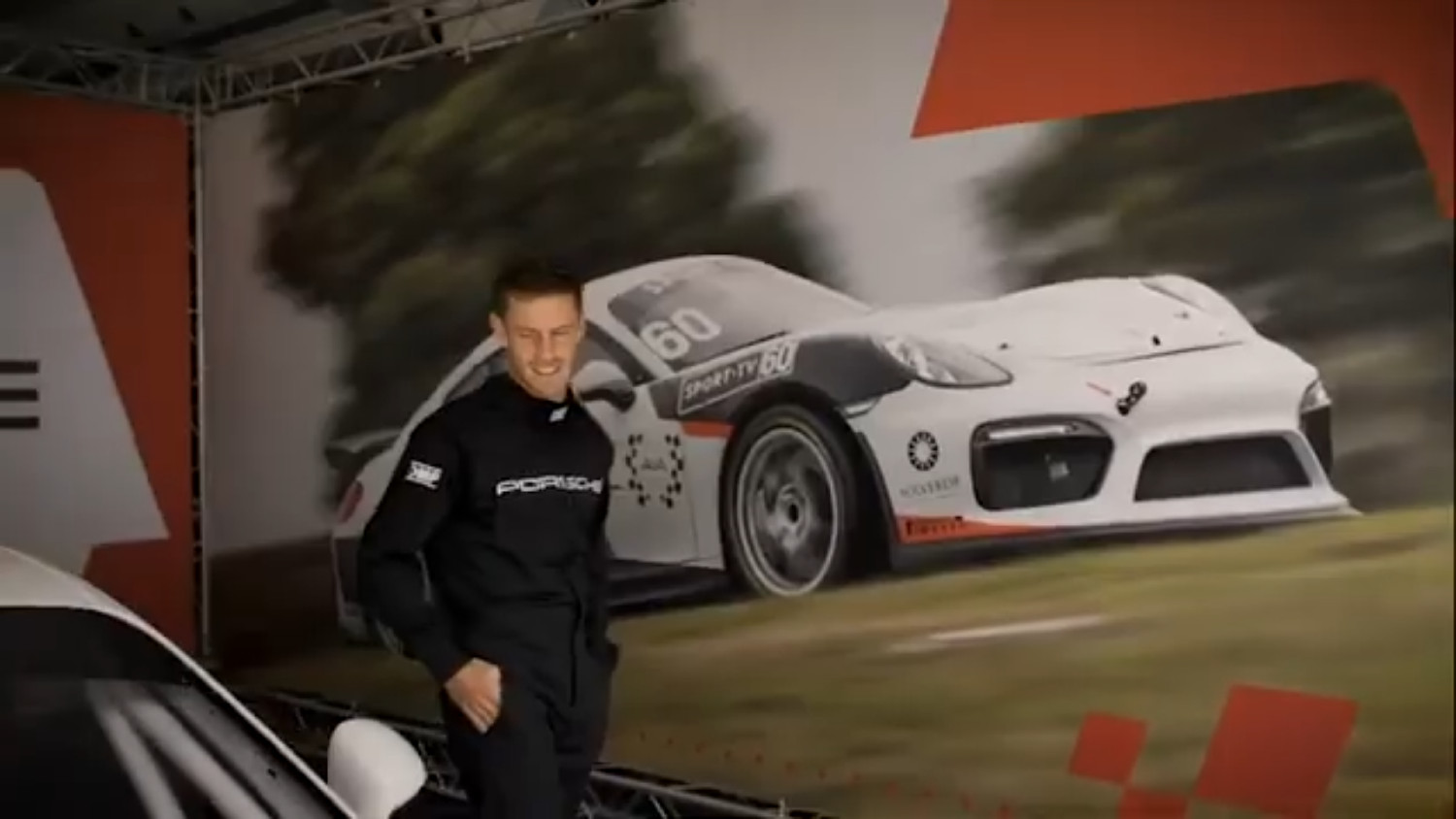 O tenista argentino Diego Schwartzman teve o seu baptismo em pista no Estoril, ao volante de um Porsche 718 Boxster