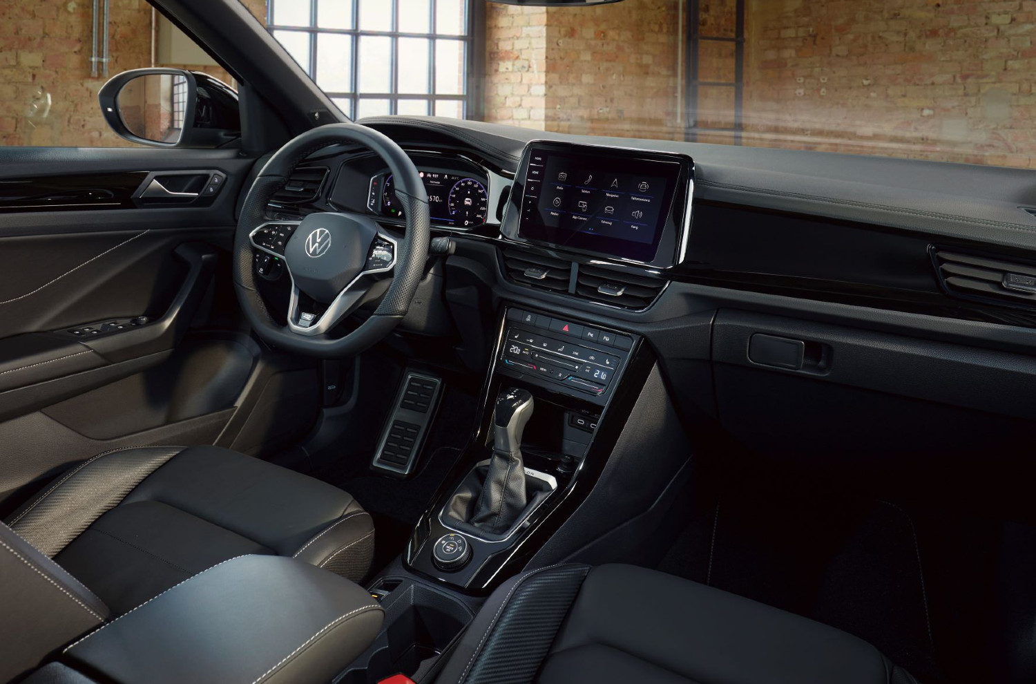 O renovado interior do Volkswagen T-Roc, neste caso, na versão R-Line