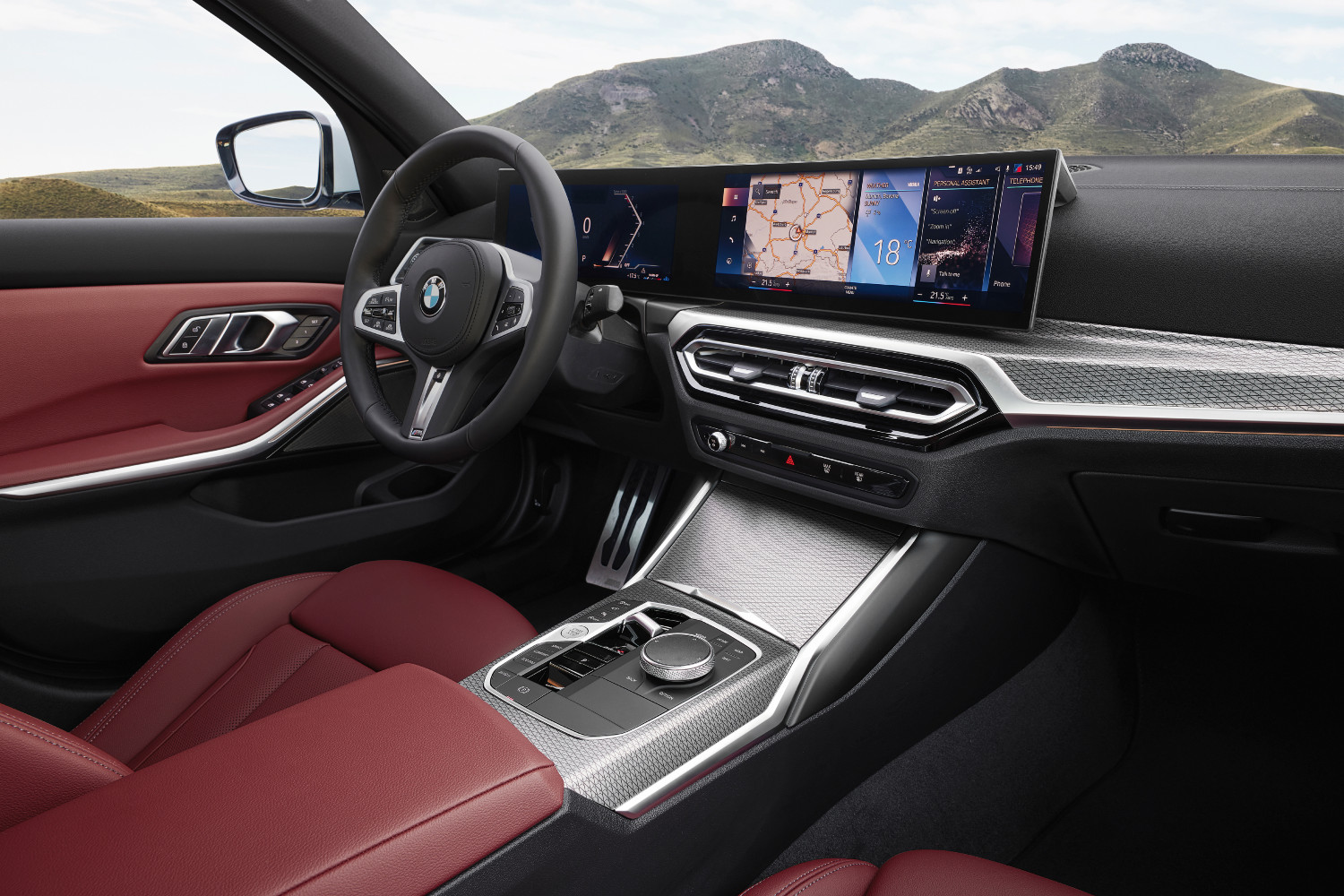 Com um cockpit revisto, o novo Série 3 passa a exibir uma generosa tela curva idêntica à existente noutros modelos da BMW 