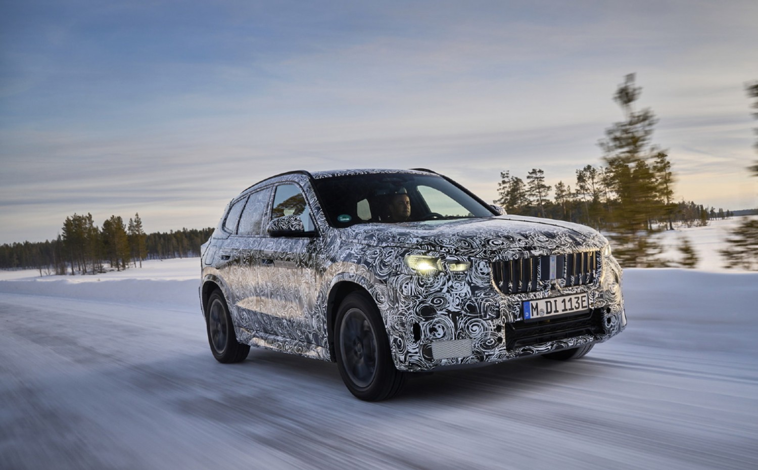 O iX1 promete uma estética em linha com as restantes variantes do modelo, acrescida dos pormenores que destacam os modelos 100% elétricos da BMW