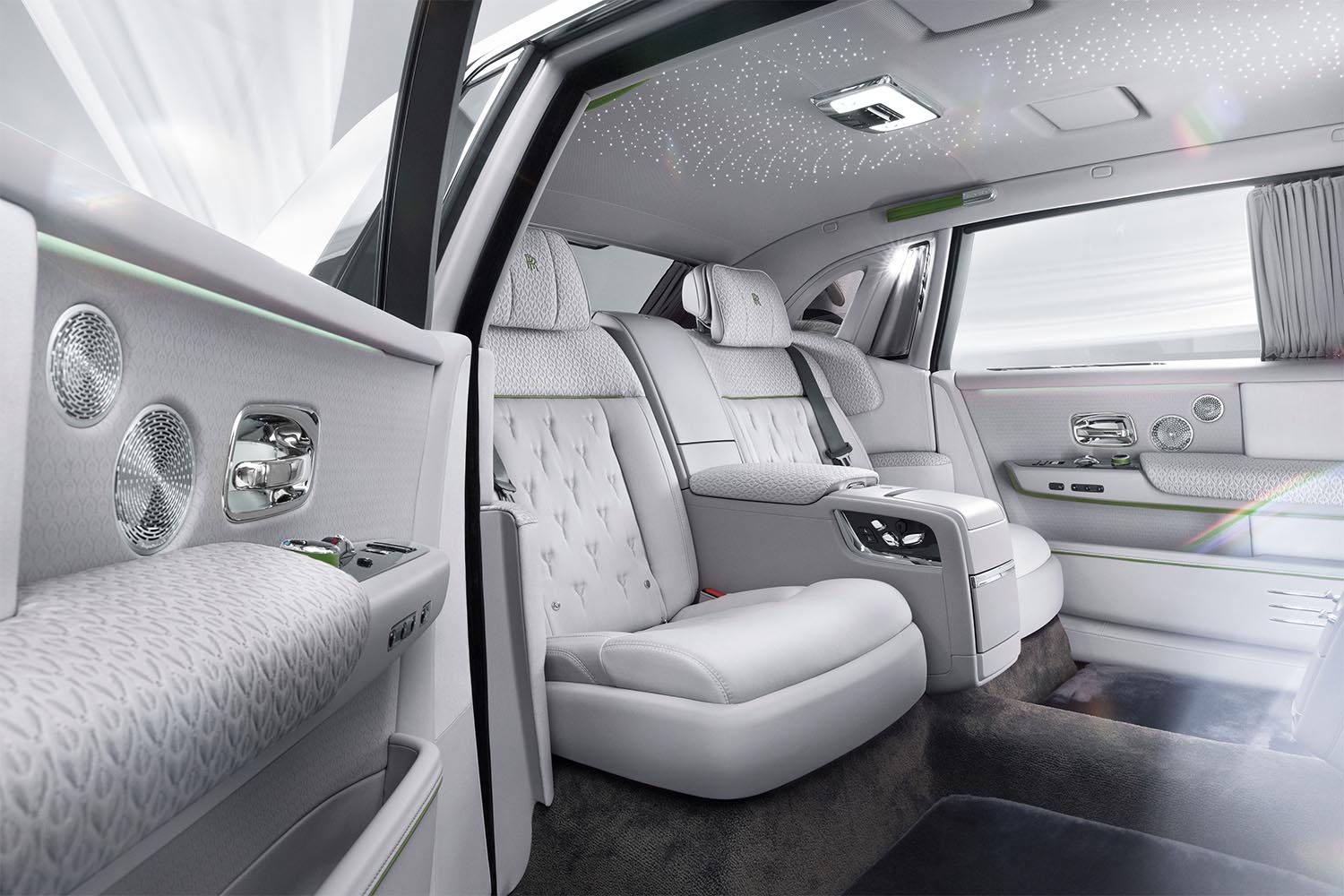 Rolls-Royce Phantom com ambiente interior Platino