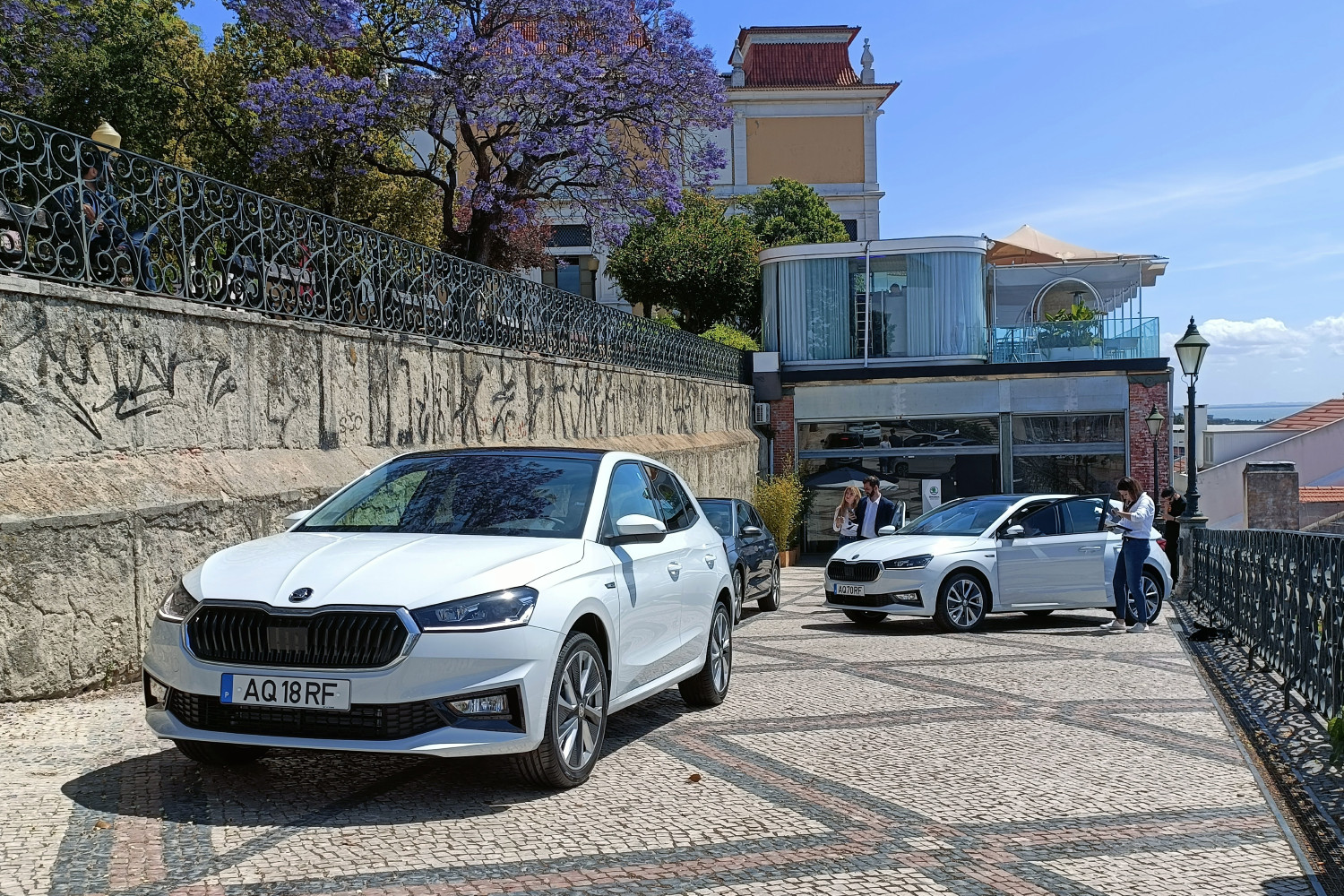 Proposto apenas com motorizações a gasolina e sem qualquer apoio elétrico, o novo Skoda Fabia promete, ainda assim, uma autonomia elevada, a rondar os 900 quilómetros