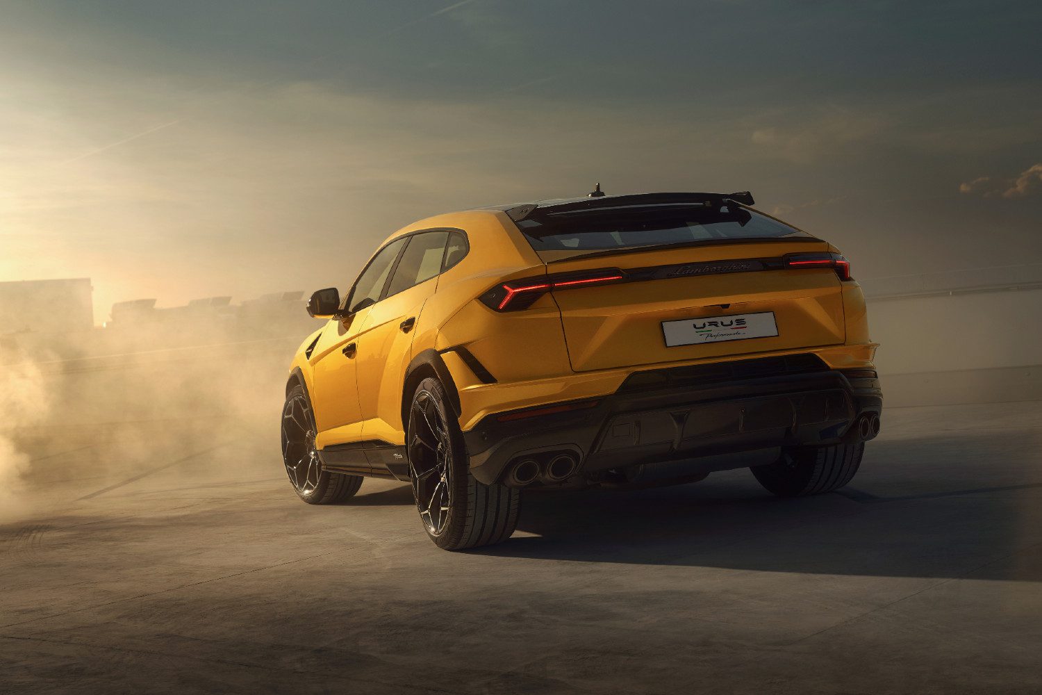 Com mais 16 cv que a versão standard, a versão Performante do Urus anuncia uma potência máxima de 666 cv