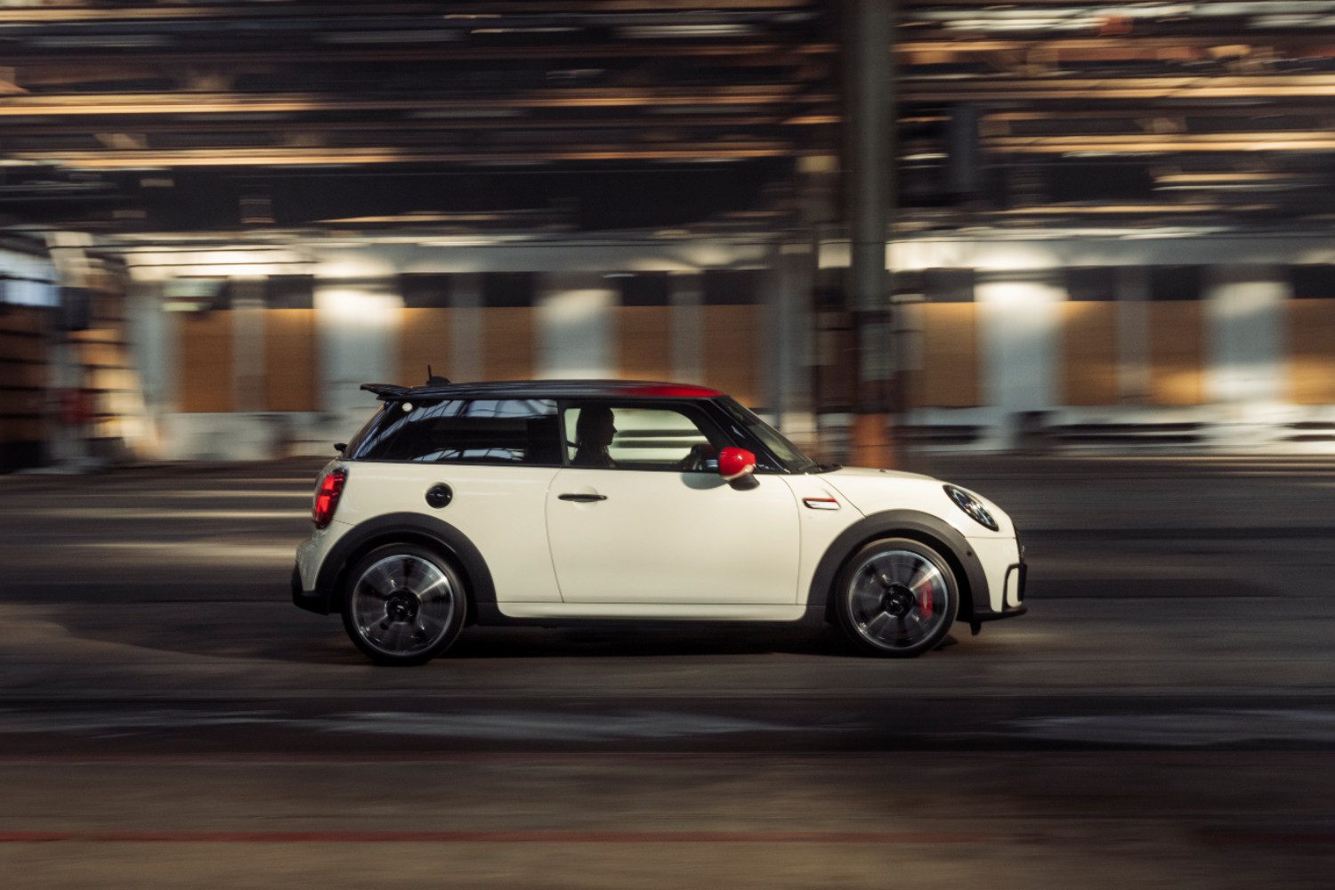 A nova edição especial do Mini John Cooper Works está disponível em Portugal por 45.890€