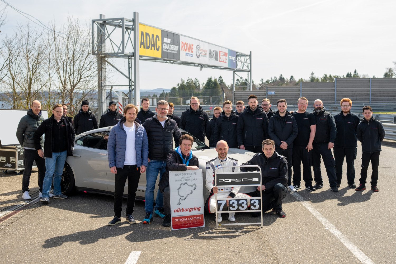 A equipa responsável que, em conjunto com o Porsche Taycan Turbo S, obteve a volta mais rápida para veículos de produção em série, em Nürburgring