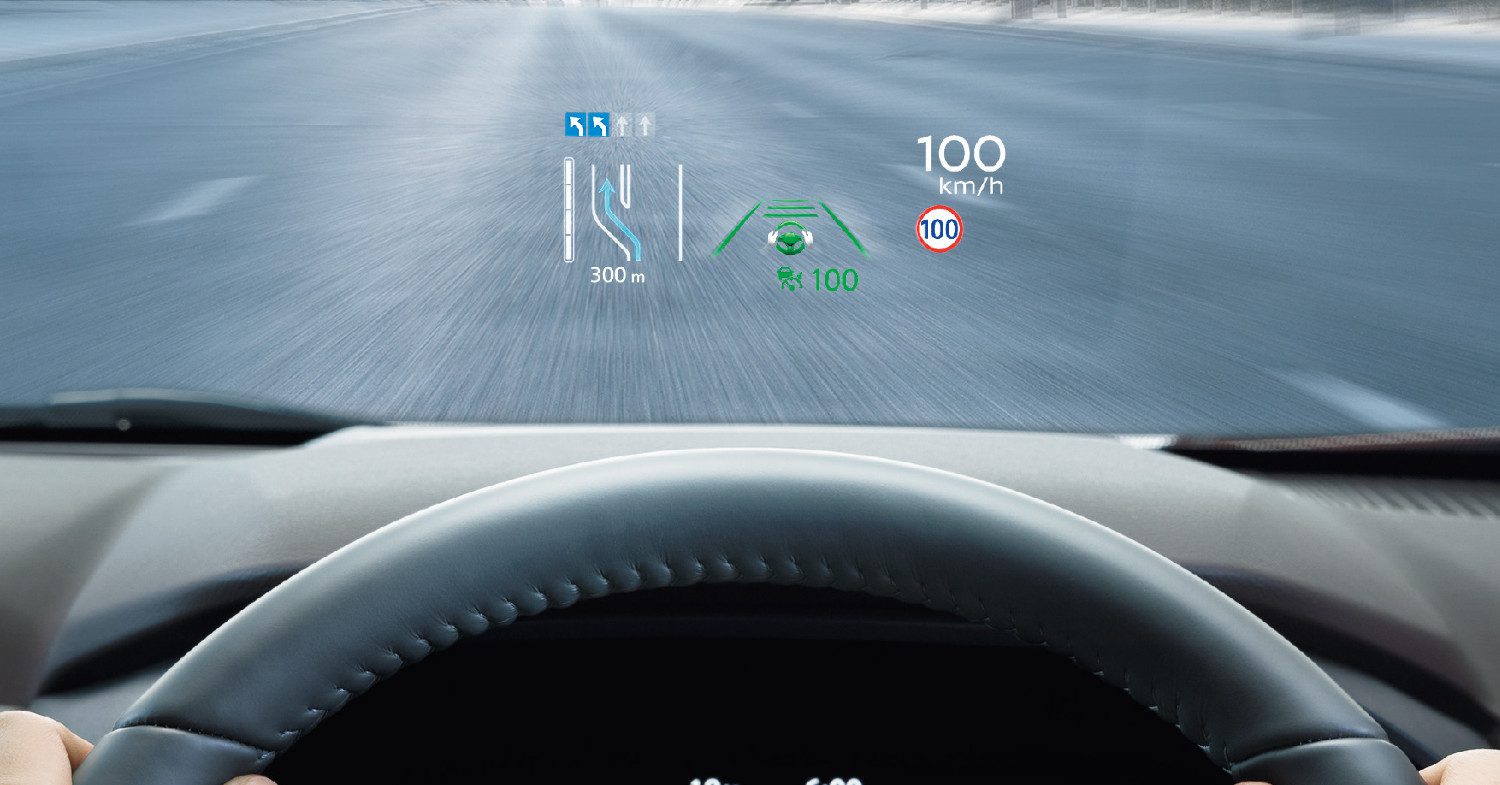 Além de um painel de instrumentos e ecrã central táctil, ambos de 12,3 polegadas, o X-Trail também pode exibir um Head-Up Display de 10,8 polegadas