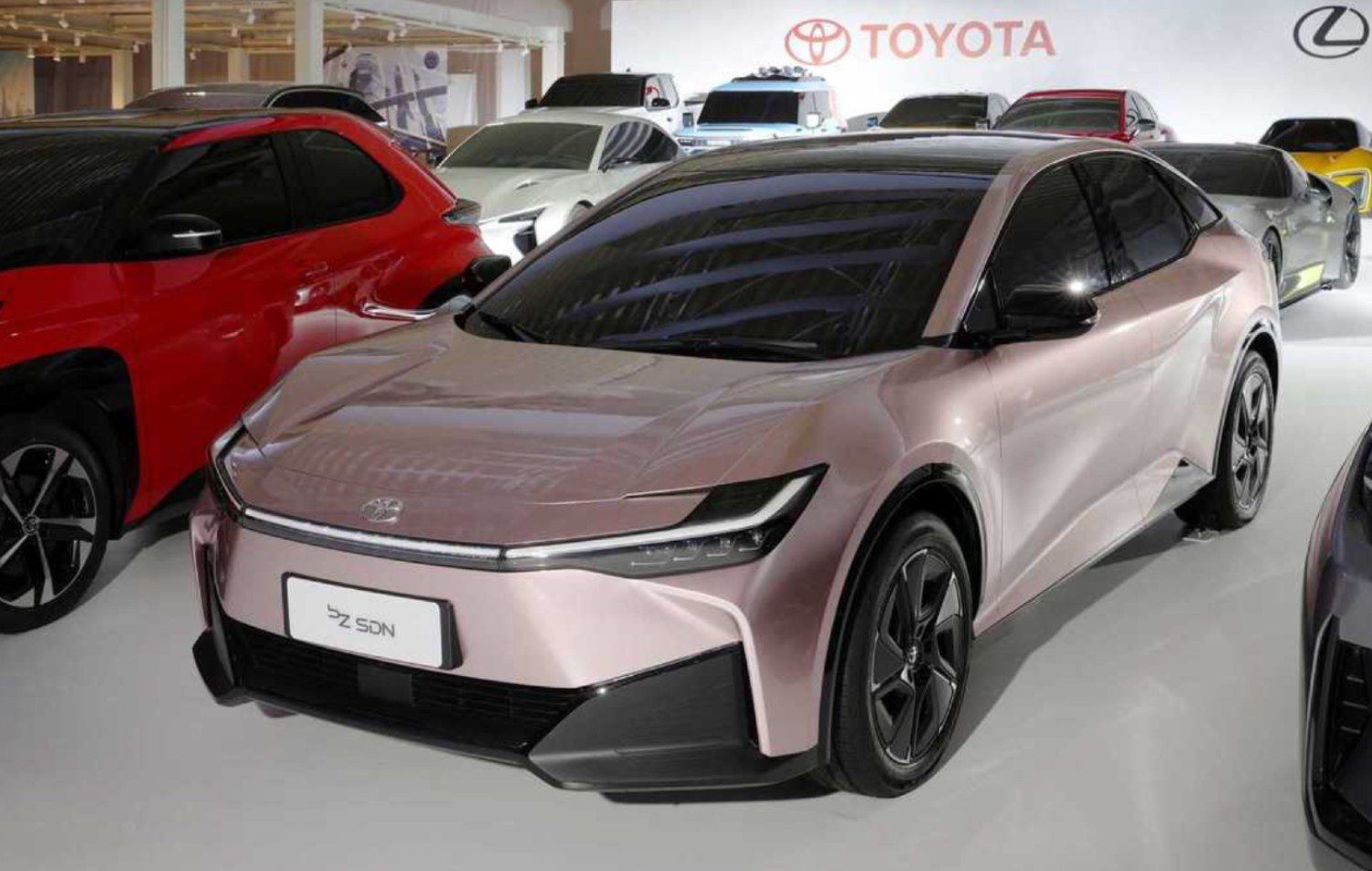 O concept Toyota bZ SDN, apresentado ainda em 2021, pelo Presidente da Toyota