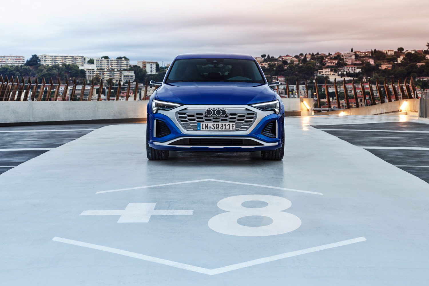 O novo Audi Q8 e-tron pode ser encomendado a partir de janeiro de 2023, sendo expectável que chegue aos concessionários no mês seguinte 