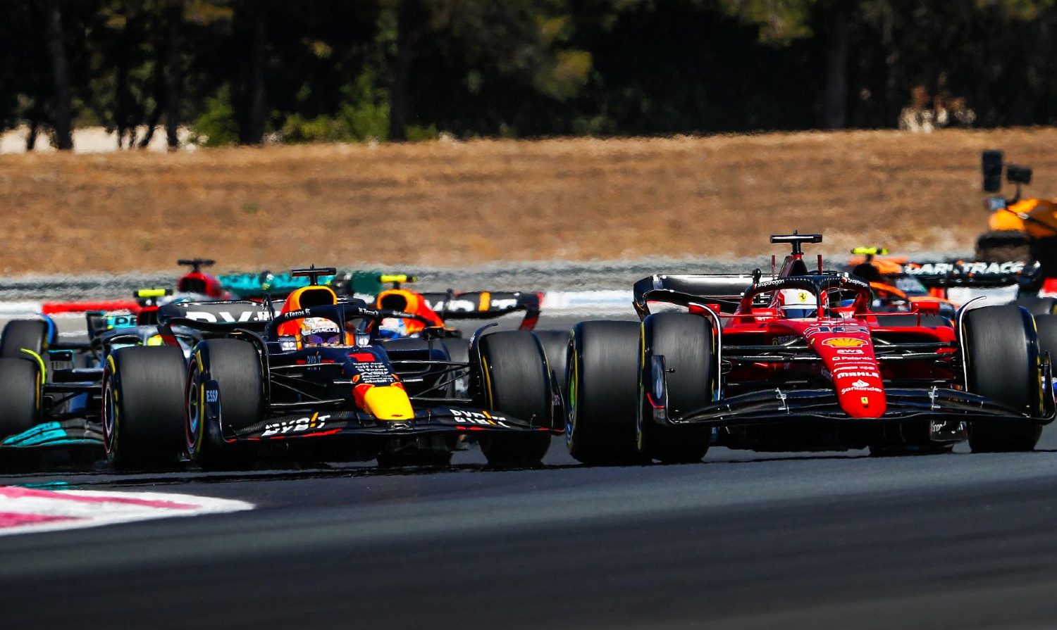 Num Mundial de F1 em que a supremacia da Red Bull foi evidente, a Ferrari chegou a prometer oposição à altura... na qualificação