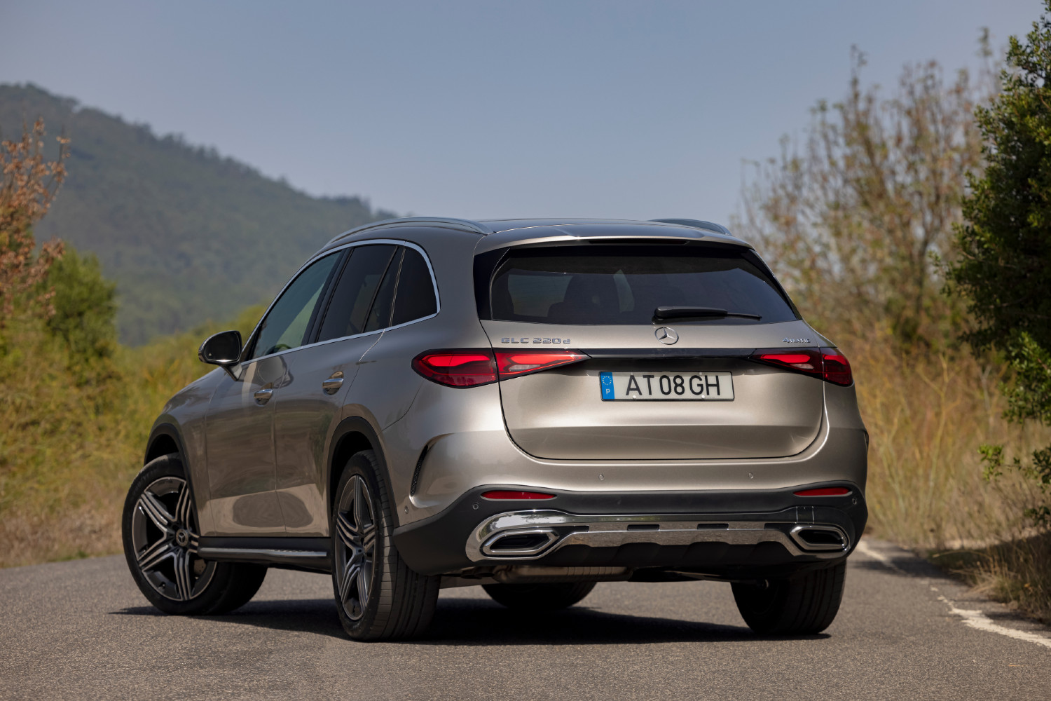 Com formas mais arredondadas, o novo Mercedes-Benz GLC ganha também um coeficiente de aerodinâmica melhorado