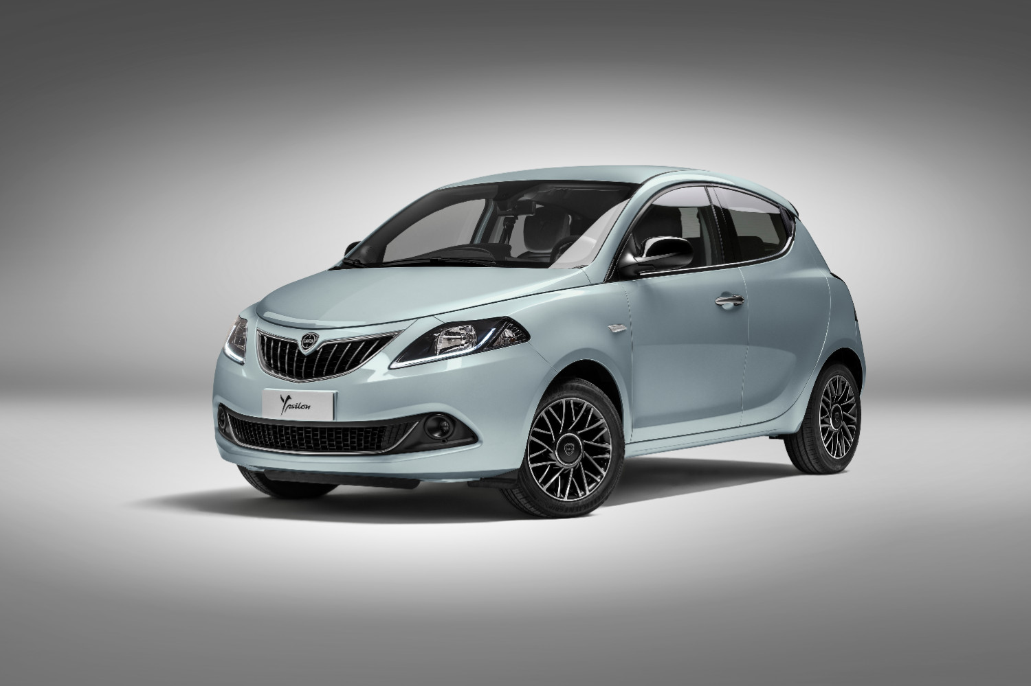 O renovado Lancia Ypsilon, apenas para italiano ver