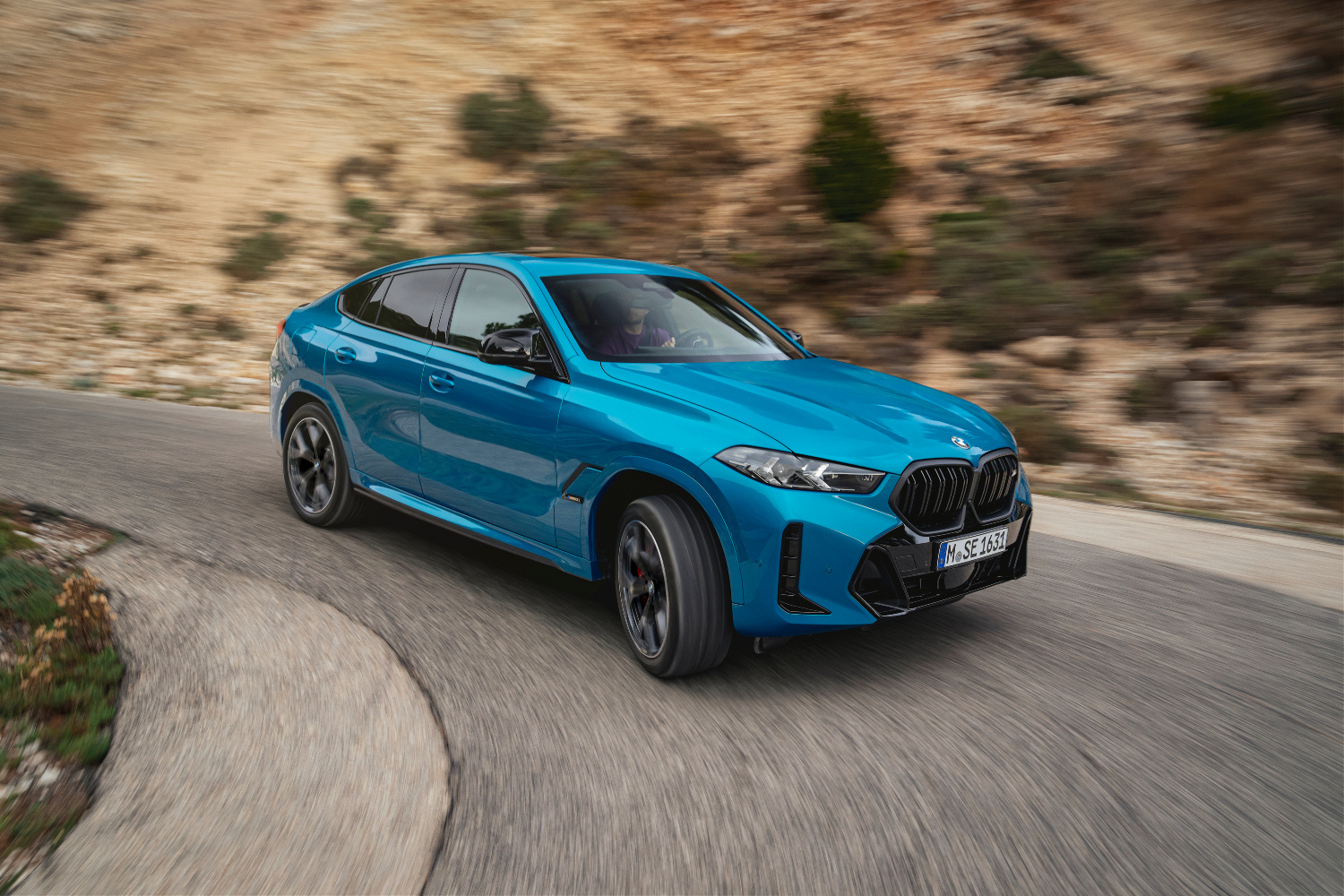 O BMW X6 xDrive50e passa a contar com uma bateria de maior capacidade como parte do sistema PHEV